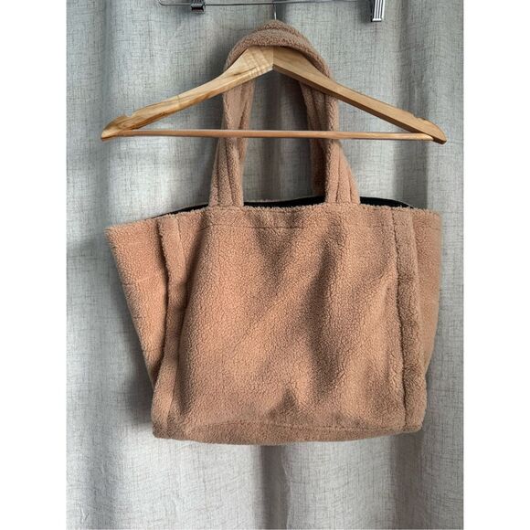 VICTORIA'S SECRET Large Beige Tan Teddy Sherpa Tote Bag Weekender - Picture 2 of 4